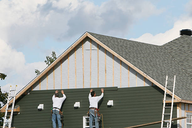 Professional Siding Installation technician working in Farmington, MN